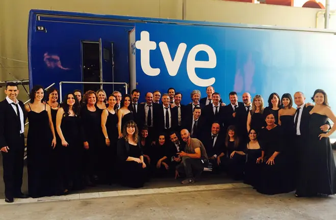 El Coro de AGAO canta en INSUPERABLES