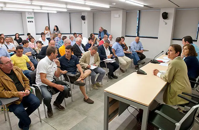 Un momento de la reunión de los responsables del Gobierno con los representantes de las federaciones.