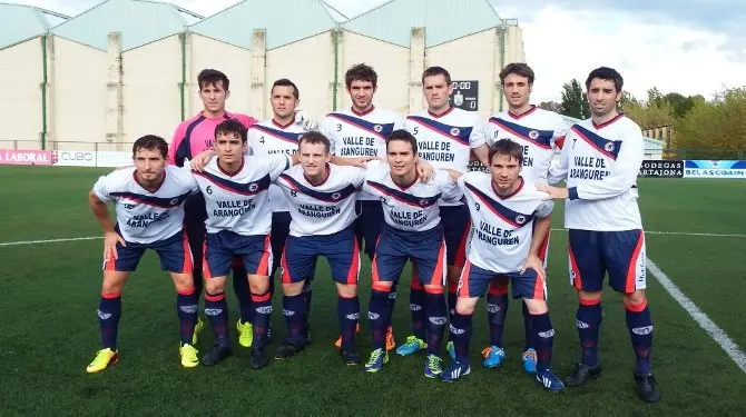 Alineación de la Mutilvera en su campo de Mutilnova.