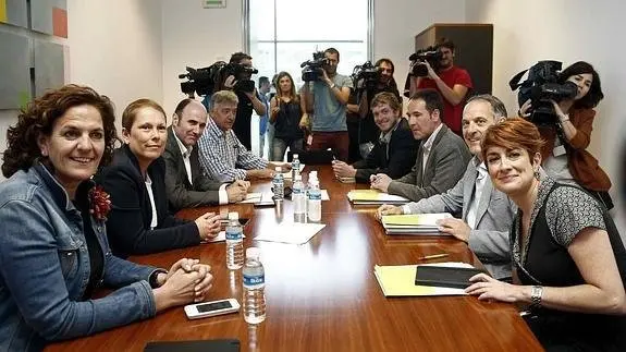 Un momento de las reuniones del Cuatripartito previas a formar gobierno. EFE.