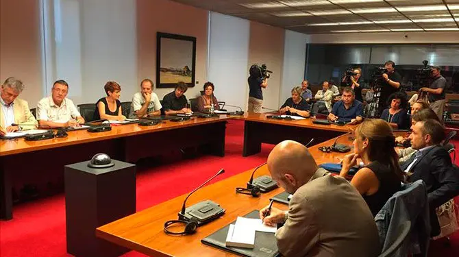 Parlamentarios de Navarra en una sesión.
