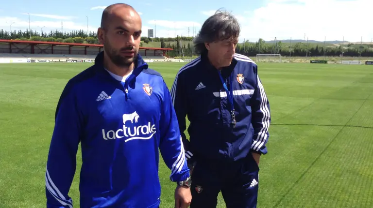 Javi Ramos y Martín Monreal, técnicos de Osasuna.