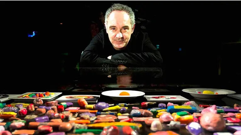 Ferrán Adría visita la Universidad de Navarra.