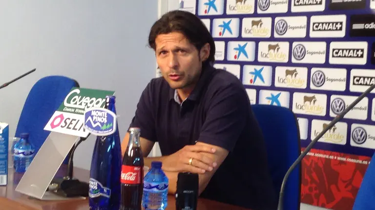 Petar Vasiljevic en rueda de prensa.