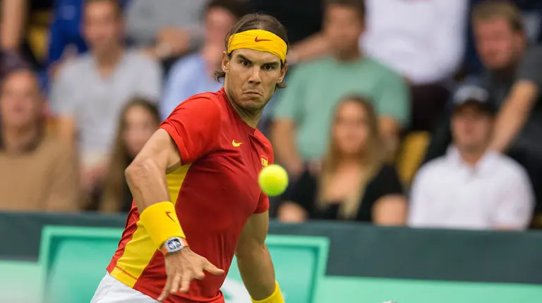 El tenista español Rafa Nadal jugando con la selección española. Efe.