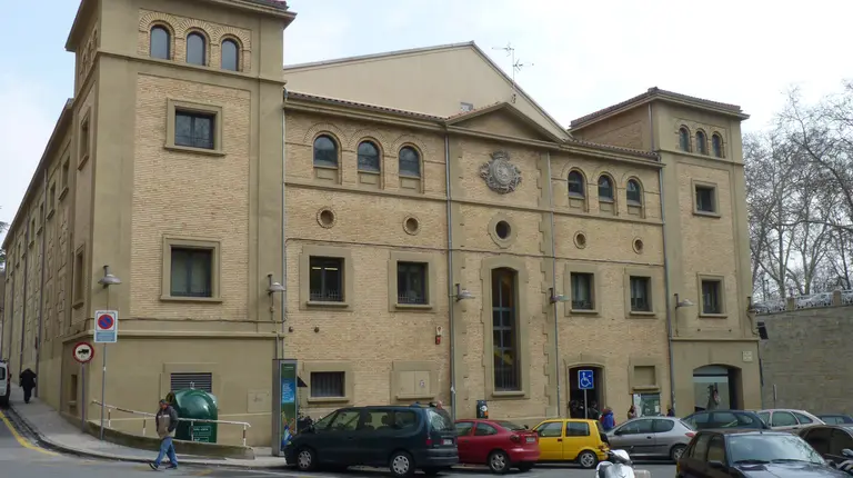 Imagen exterior del frontón Labrit.