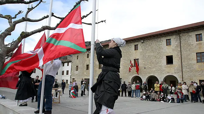 Homenaje a la Ikurriña en Etxauri.