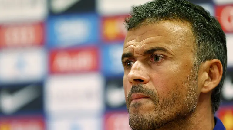 GRA284. SANT JOAN DESPÍ (BARCELONA), 25/09/2015.- El entrenador del Barcelona, Luis Enrique Martínez, durante la rueda de prensa que ha ofrecido hoy, previa al encuentro de mañana contra Las Palmas, en la que ha asegurado que la última derrota contra el Celta de Vigo (4-1) es un "estímulo para retomar los buenos resultados y el fútbol" con vistas a lo que queda de temporada. EFE/Alejandro García