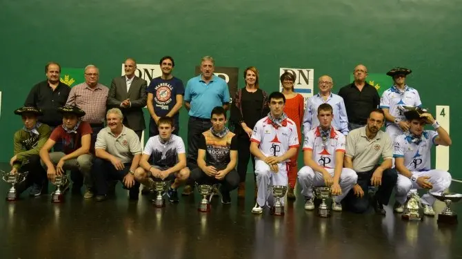 Pelota. Torneo Muebles Polque.