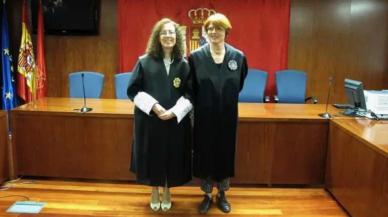 Toma posesión dos magistradas.