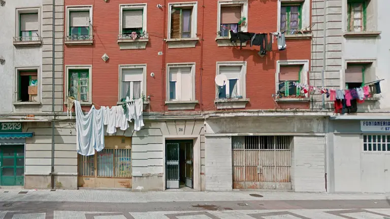 Portal 24 de la Avenida Aróstegui en Echavacóiz.