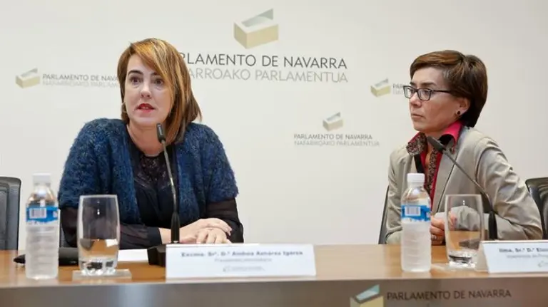Ainhoa Aznárez, Presidenta del Parlamento de Navarra, Eloísa Ramírez, vicerrectora de la UPNA