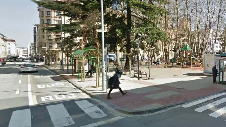 Marquesina en al calle Navarro Villoslada.