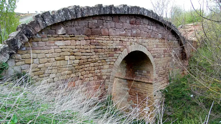 Puente_romano_de_Cirauqui,_Navarra