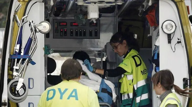 Interior de una ambulancia. EFE.