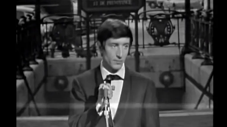 Leny Escudero canta Pour une amourette.