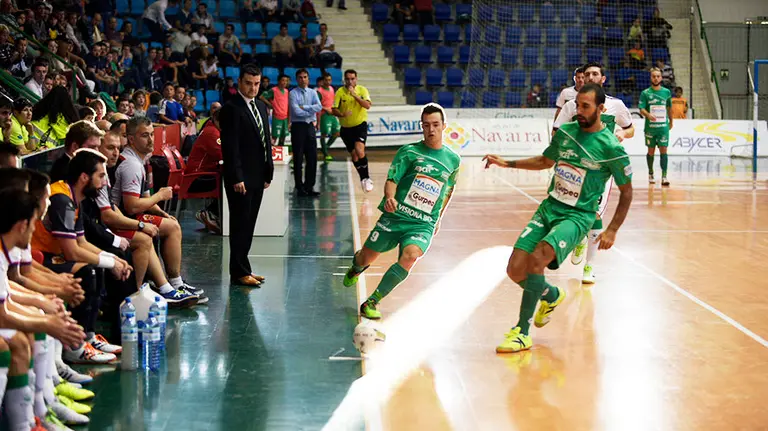 Partido Magna Xota-Elche en el Pabellón Anaitasuna de Pamplona. PABLO LASAOSA.
