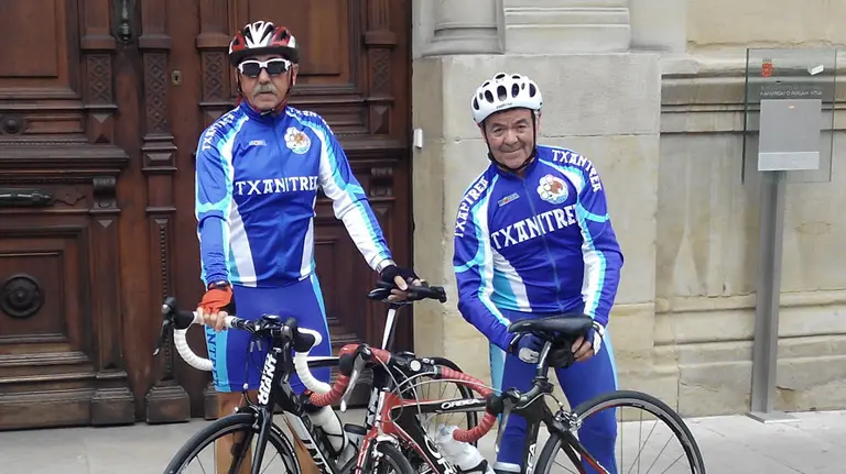jose-antonio-y-angel-cicloturistas-chantrea
