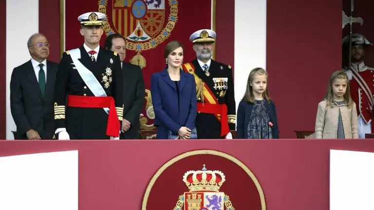 Desfile militar ante los reyes. EFE.