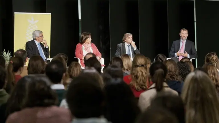 La profesora de la Universidad de Navarra Ana Carga durante el Congreso FORUN. EUROPA PRESS.