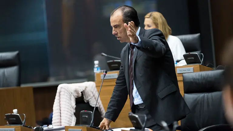Parlamentarios de UPN, PP, PSN-PSOE, Geroa Bai, EH Bildu, Podemos, Izquierda Ezkerra durante un pleno en el Parlamento de Navarra
