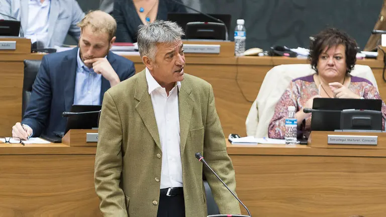 Parlamentarios de UPN, PP, PSN-PSOE, Geroa Bai, EH Bildu, Podemos, Izquierda Ezkerra durante un pleno en el Parlamento de Navarra