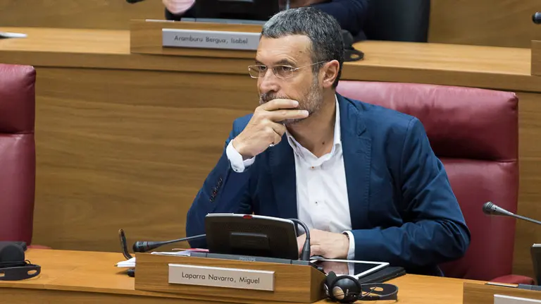 Parlamentarios de UPN, PP, PSN-PSOE, Geroa Bai, EH Bildu, Podemos, Izquierda Ezkerra durante un pleno en el Parlamento de Navarra