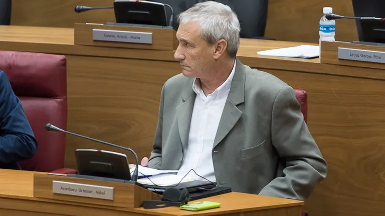 Parlamentarios de UPN, PP, PSN-PSOE, Geroa Bai, EH Bildu, Podemos, Izquierda Ezkerra durante un pleno en el Parlamento de Navarra