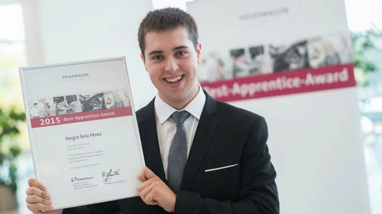 Sergio Sola con el diploma.