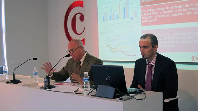 Javier Taberna durante la presentación de hoy en Pamplona.