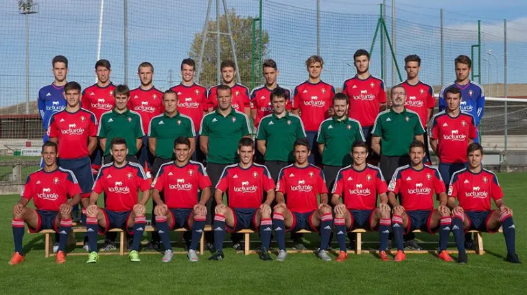 Osasuna B de tercera división, dirigido por Mateo.