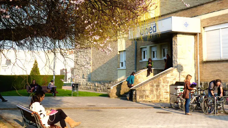 Fachada de UNED Pamplona.