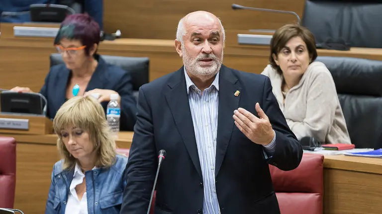 Parlamentarios de UPN, PP, PSN-PSOE, Geroa Bai, EH Bildu, Podemos, Izquierda Ezkerra durante un pleno en el Parlamento de Navarra