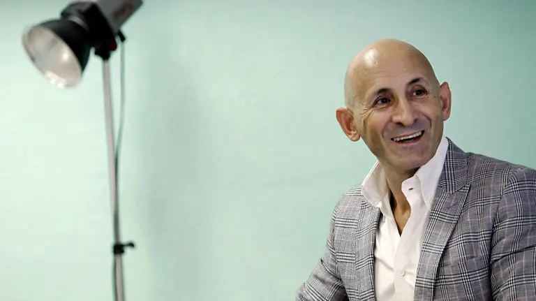 El diseñador Modesto Lomba, durante su comparecencia hoy en las aulas de Creanavarra Centro Superior de Diseño en Pamplona