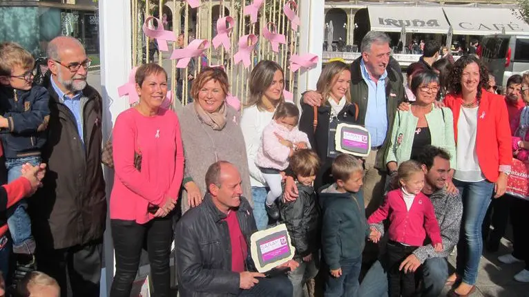 Barkos y Asirón, con representantes de Saray.jpg