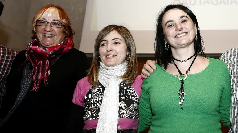 La exparlamentaria foral y exconcejala de Bera Nekane Pérez (dcha) ha sido elegida nueva coordinadora de Aralar Navarra. EFE