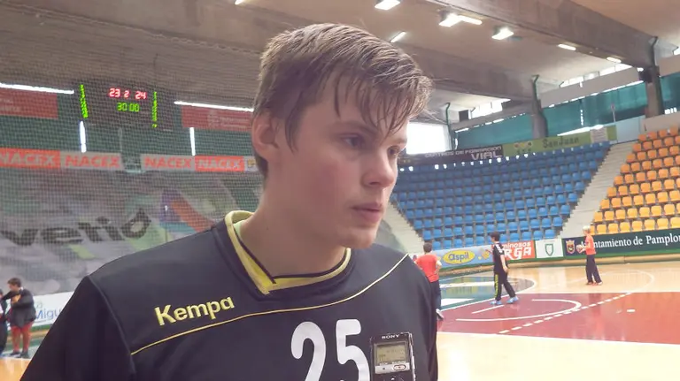 El portero Sergei Hernández en el pabellón Anaitasuna.