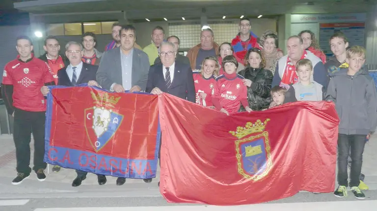 Medrano y Sabalza con los vecinos y alcalde de Marcilla en el Sadar.