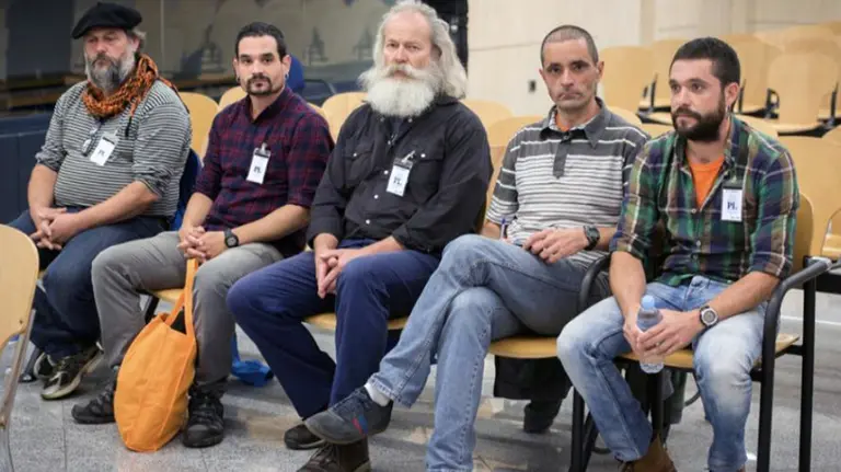Los cinco presuntos dirigentes de Askapena, durante el juicio en la Audiencia Nacional. Fernando VillarEFE