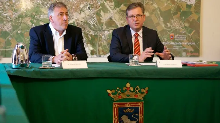 Asirón y el alcalde Parderborn.