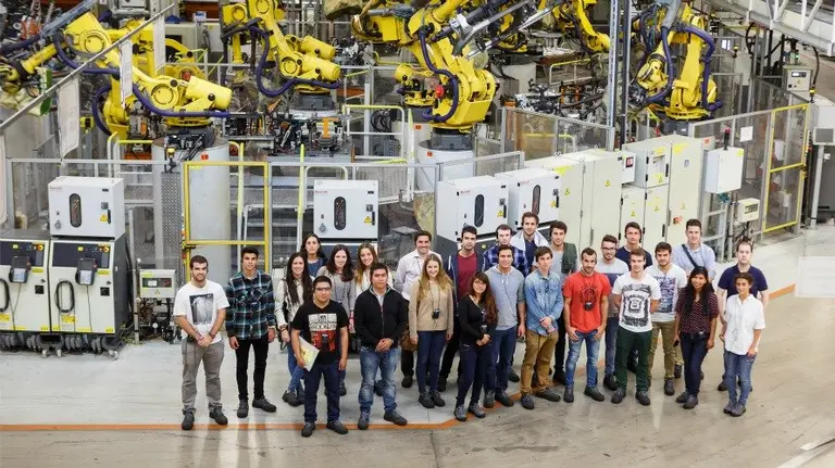 Alumnos del M&aacute;ster en Direcci&oacute;n de Producci&oacute;n de Volkswagen Navarra y Tecnun..
