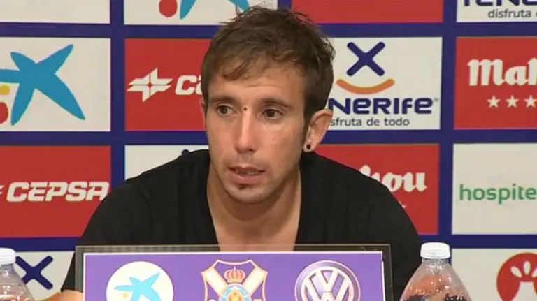 Raúl Cámara es jugador del CD Tenerife.