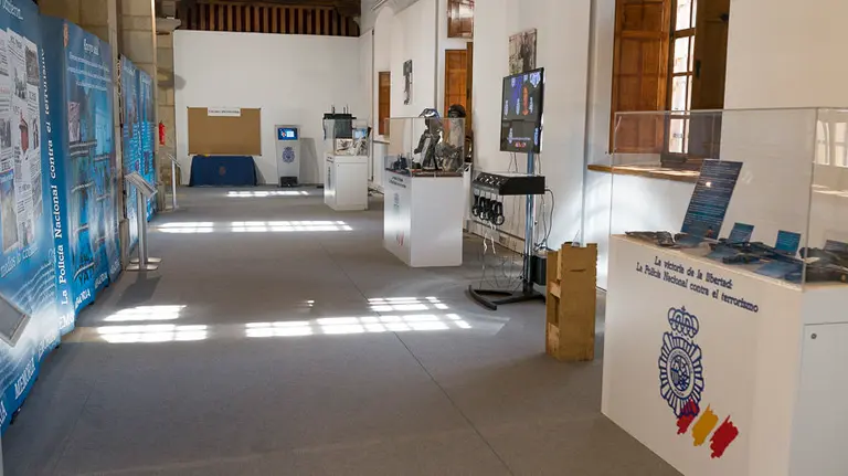 Exposición Policia Nacional. PABLO LASAOSA