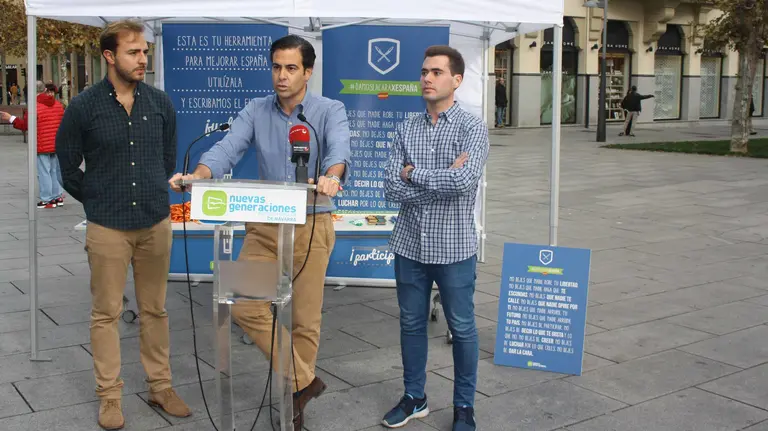 Zalba, con las Nuevas Generaciones (PP).jpg