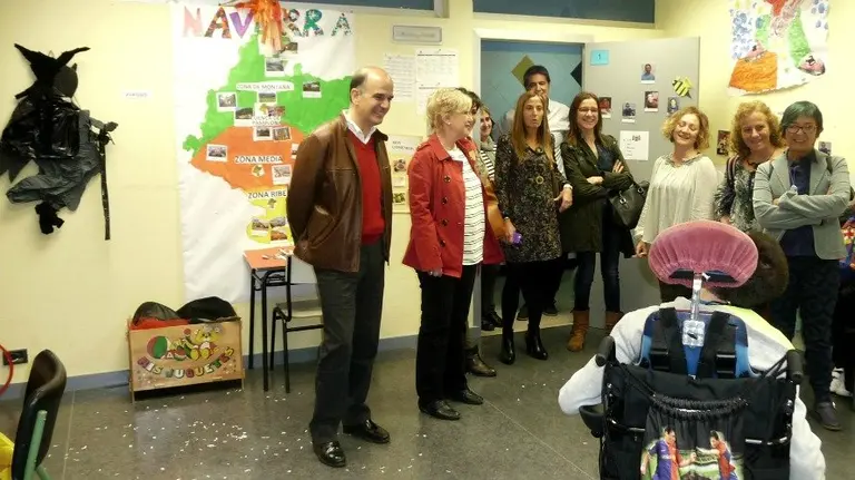 Parlamentarios, equipo directivo y Apyma.