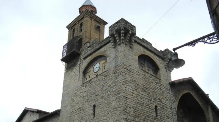 Fachadas norte y oeste de la iglesia de San Nicolás.