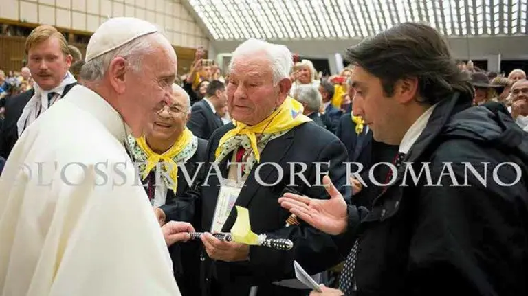 Ricardo Hern&aacute;ndez junto al Papa.