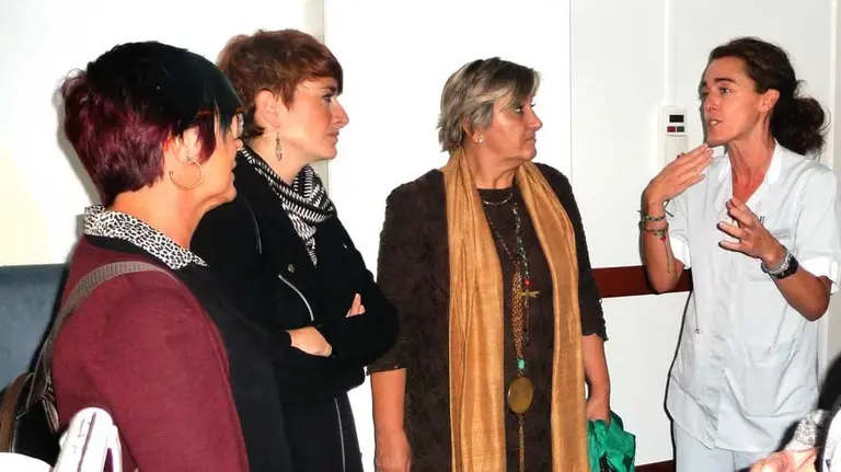 Parlamentarios de la Cámara de navarra visitan el hospital.