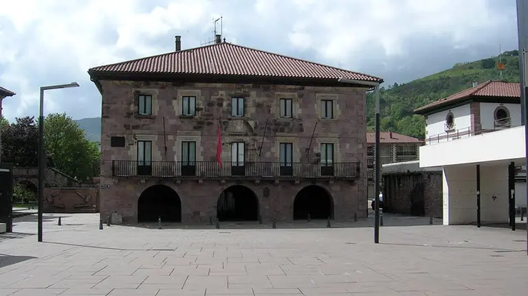 Vista del Ayuntamiento de Baztan