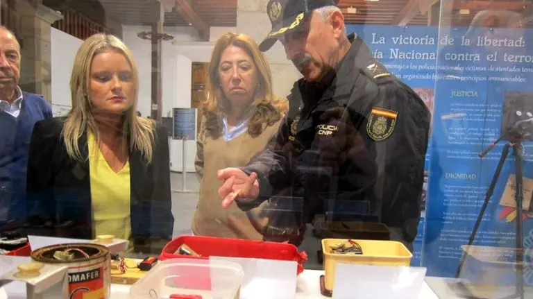 Carmen Alba en la exposición de la Policía Nacional. EUROPA PRESS.